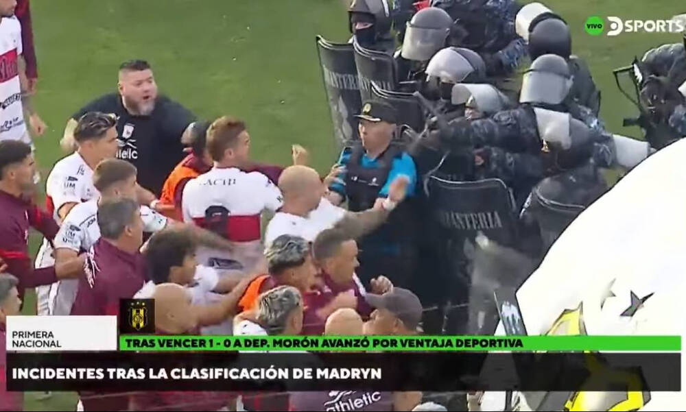 Εικόνες ντροπής στην Αργεντινή: Άγριο ξύλο στον αγωνιστικό χώρο και χρήση χημικών από την αστυνομία