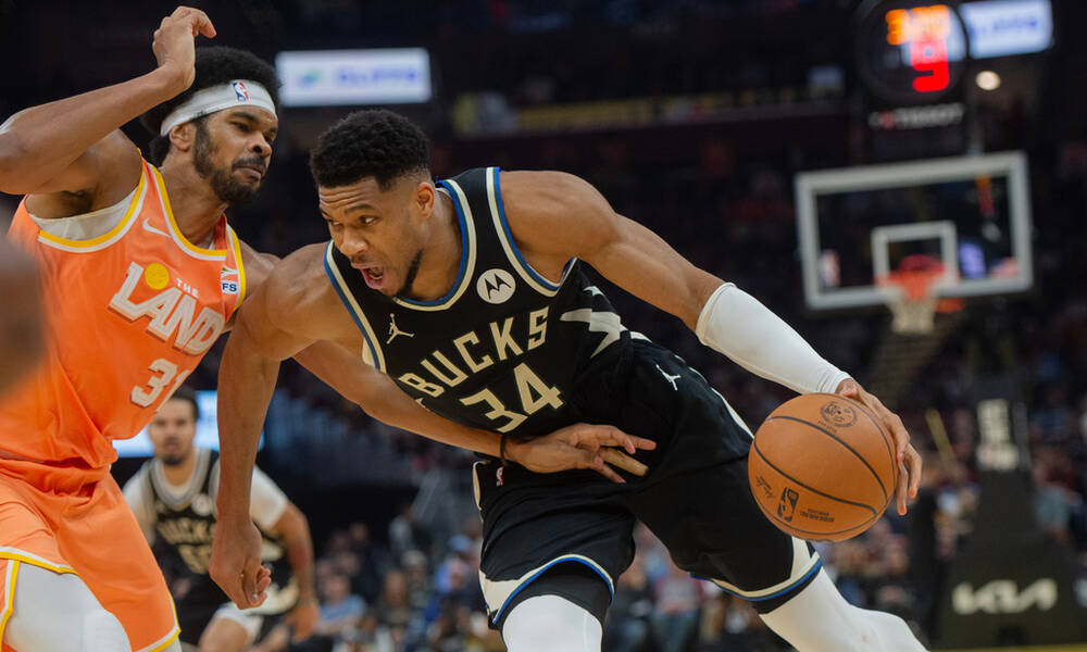 NBA: Συναγερμός στους Μπακς - Αποχώρησε τραυματίας ο Αντετοκούνμπο - Ήττα από Καβαλίερς