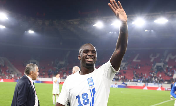 O Αντετοκούνμπο πόσταρε τον Τεττέη κι αυτός υποκλίθηκε: «Φάρος όταν όλα έδειχναν να σκοτεινιάζουν»