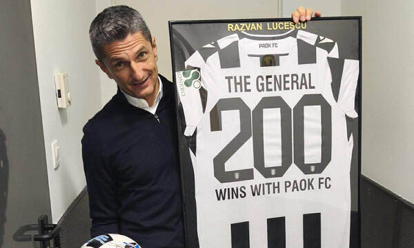 ΠΑΟΚ: Το απίθανο δώρο των παικτών στον «στρατηγό» Λουτσέσκου για τις 200 νίκες στην ομάδα (pic)