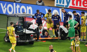 ΑΕΚ – Άρης: Σοβαρός τραυματισμός του Αλφαρέλα, αποχώρησε με φορείο