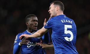 Premier League: Σφαλιάρα της Έβερτον στη Μάντσεστερ Γιουνάιτεντ, παρά την αδιανόητη αποβολή