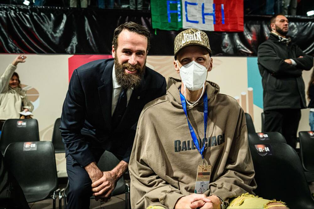 Συγκλονιστικές στιγμές - Ο Πολονάρα πήγε στο γήπεδο και αποθεώθηκε