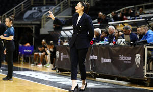 Έξαλλη η Σελέν Ερντέμ: «Βαθιά ντροπή και θλίψη για τις λεκτικές επιθέσεις»