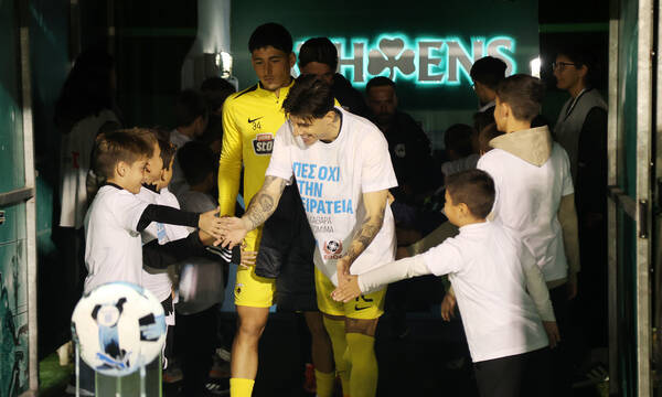 Παναθηναϊκός – ΑΕΚ: Η όμορφη κίνηση του Ρότα, έδωσε τη φανέλα του σε μικρό φίλο του «τριφυλλιού»