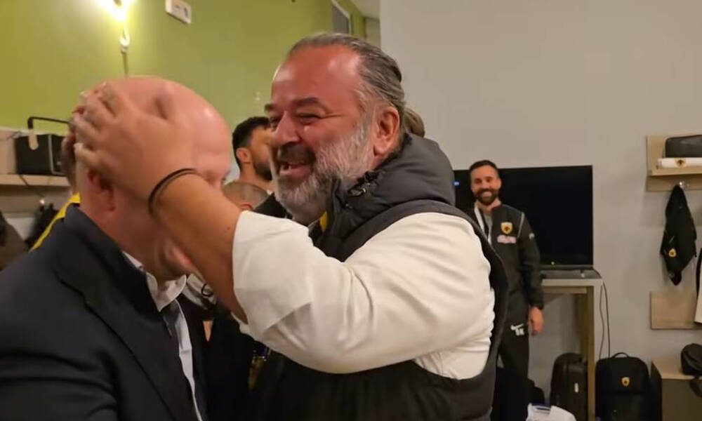 «Τρέλα» στα αποδυτήρια της ΑΕΚ: Ο Ηλιόπουλος αποθέωσε τον Νίκολιτς κι έδωσε πριμ στους παίκτες