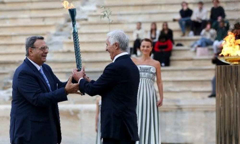 Η Ολυμπιακή Φλόγα παραδόθηκε στους διοργανωτές του «Μιλάνο-Κορτίνα 2026»