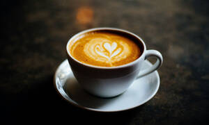 Τέσσερις τροφές που πρέπει να αποφεύγετε να τρώτε μαζί με τον καφέ