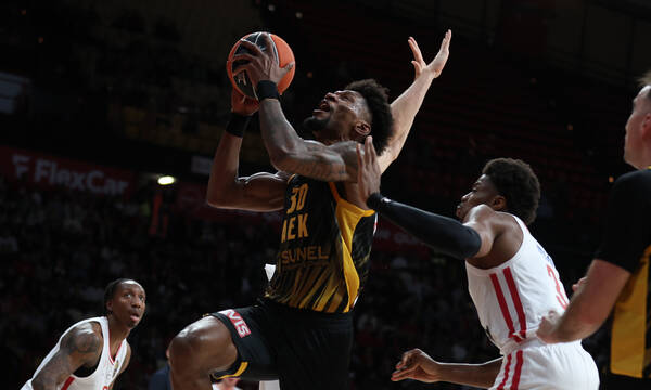 Ολυμπιακός – ΑΕΚ 100-93: Ο Σίλβα του έβαλε δύσκολα, αλλά ένα δεκάλεπτο του έφτασε!