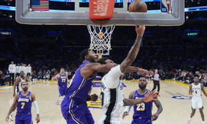 NBA Cup: Σπερς και Θάντερ έκλεισαν ραντεβού για τα ημιτελικά με εντυπωσιακές νίκες (video)
