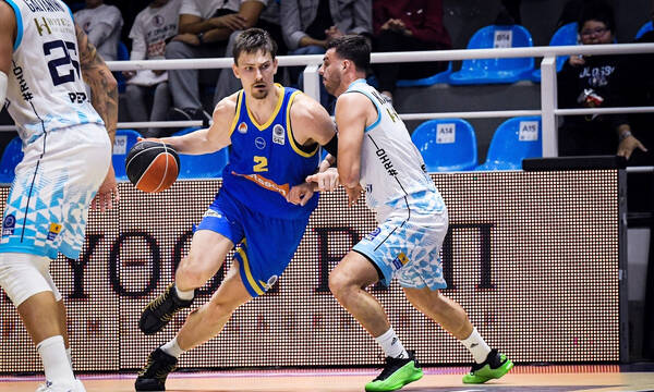 Βαν Τούμπεργκεν: «Να κάνουμε το παιχνίδι μας με τον Ολυμπιακό»