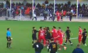 Σοβαρά επεισόδια στο Χερσόνησος – Εργοτέλης: «Ξύλο» και κουτουλιά Κώτσιου σε αντίπαλο (βίντεο)