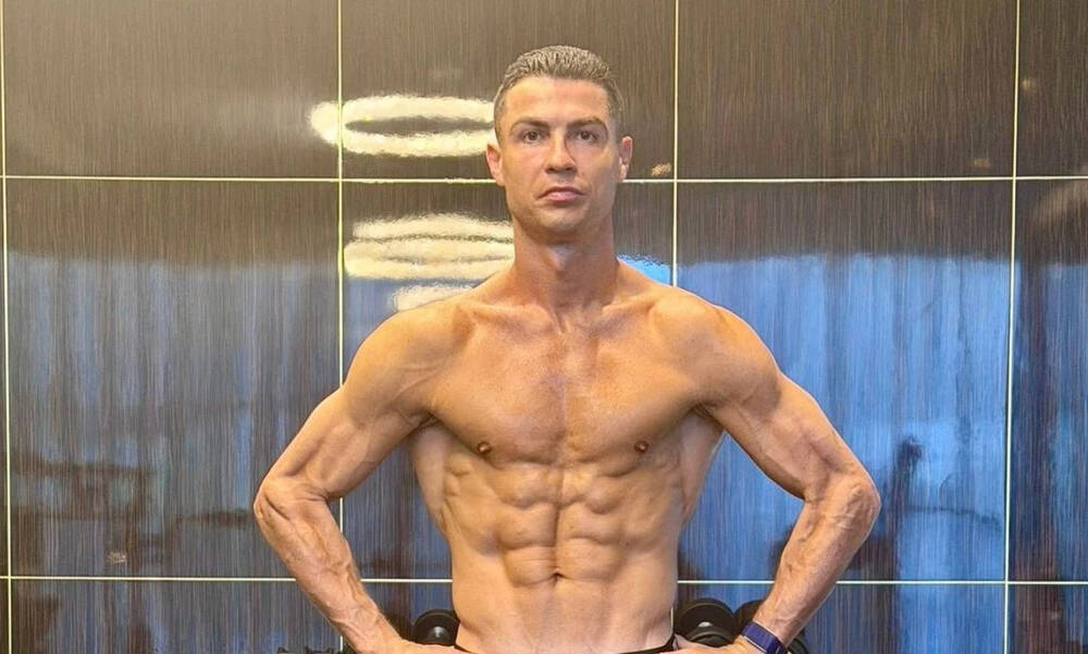 «Φέτες» και πιο «στεγνός» από ποτέ – Ο Κριστιάνο Ρονάλντο ποζάρει με μαγιό μετά τη σάουνα