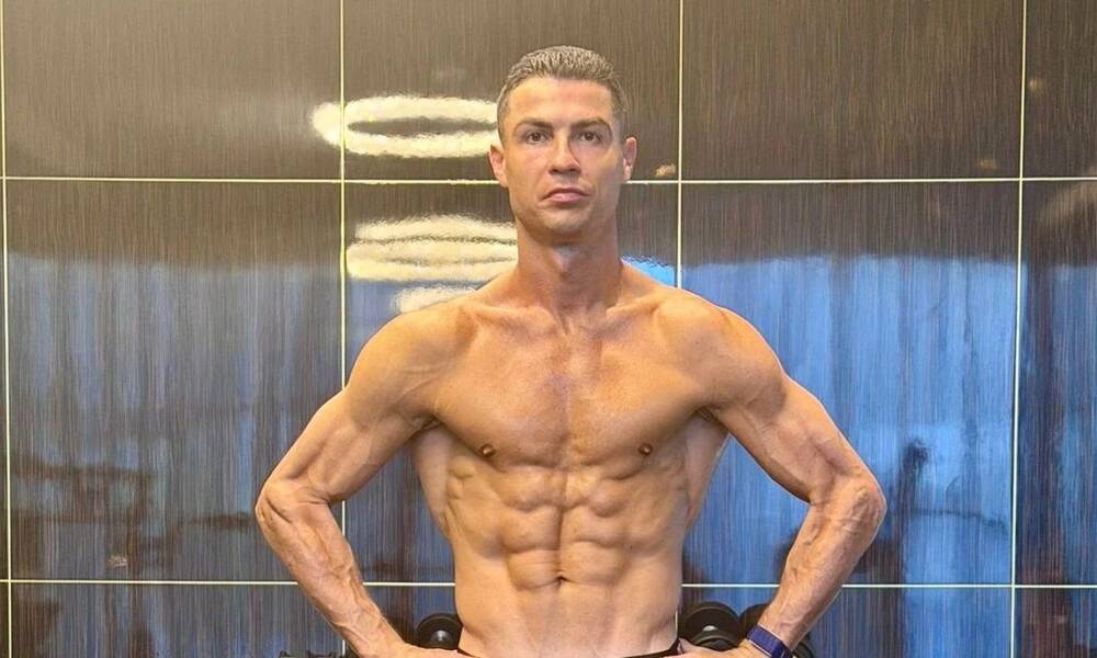 «Φέτες» ο Κριστιάνο Ρονάλντο στα 40 του - Ποζάρει ημίγυμνος μετά τη σάουνα