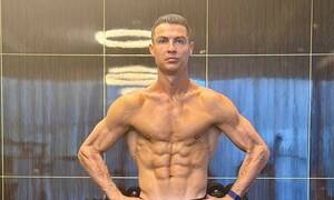 «Φέτες» ο Κριστιάνο Ρονάλντο στα 40 του - Ποζάρει ημίγυμνος μετά τη σάουνα