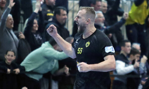 ΑΕΚ – ΠΑΟΚ 26-25: Με… buzzer beater του Αραμπατζή πέρασε στο Final Four του Κυπέλλου