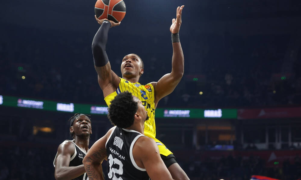 Euroleague: Η Μακάμπι διέσυρε την Παρτίζαν, ασταμάτητη γιούχα των Σέρβων στους παίκτες τους