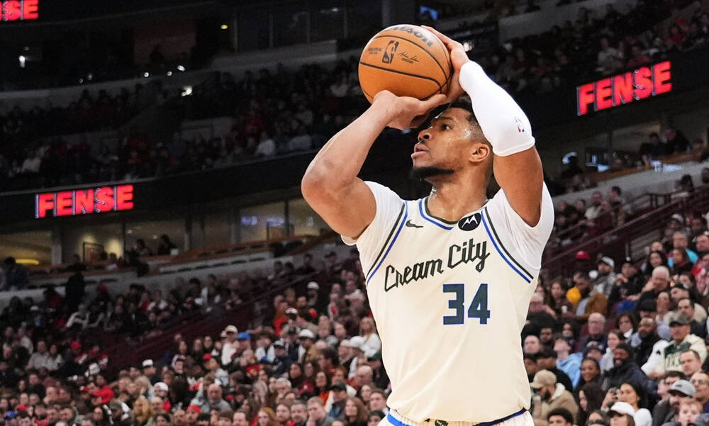 NBA: Το μήνυμα Αντετοκούνμπο για το κάρφωμα και η «μπηχτή» του Βούτσεβιτς