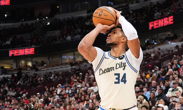 NBA: Το μήνυμα Αντετοκούνμπο για το κάρφωμα και η «μπηχτή» του Βούτσεβιτς