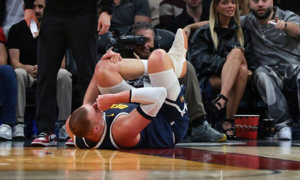 Αγωνία για Γιόκιτς: Χτύπησε στο γόνατο και φόβοι για μεγάλη ζημιά