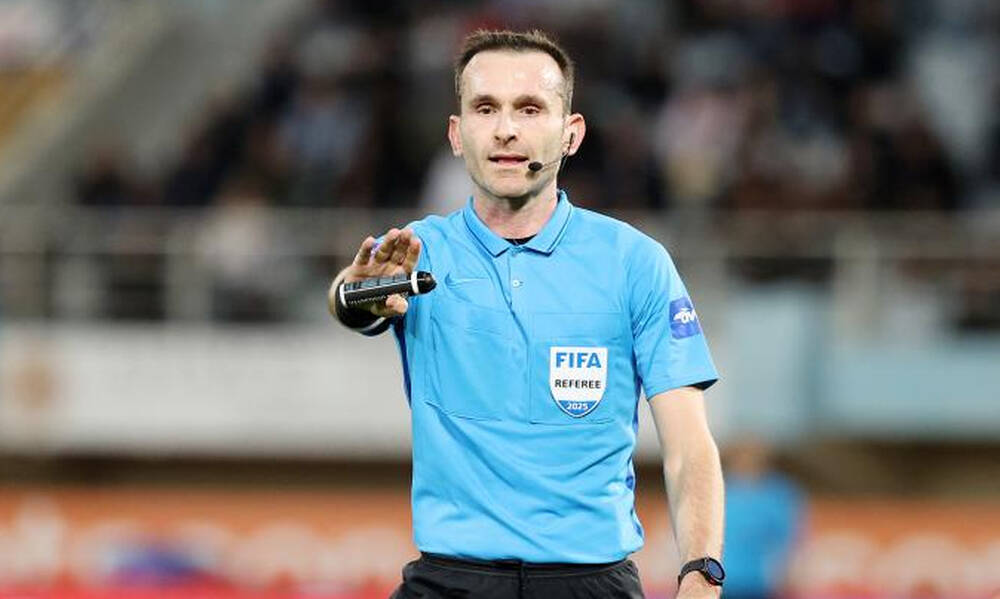 Ο Τσακαλίδης στον αγώνα του Σούπερ Καπ Ολυμπιακός-ΟΦΗ