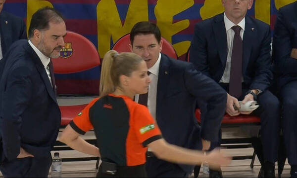 Μπαρτσελόνα - Μονακό: Έξαλλος ο Πασκουάλ με Τσαρούχα και Πουκλ - Αποβλήθηκε με δύο τεχνικές ποινές