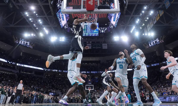 Γιάννης Αντετοκούνμπο: Με κάρφωμα του «Greek Freak» οι Μπακς πήραν το θρίλερ! (βίντεο)