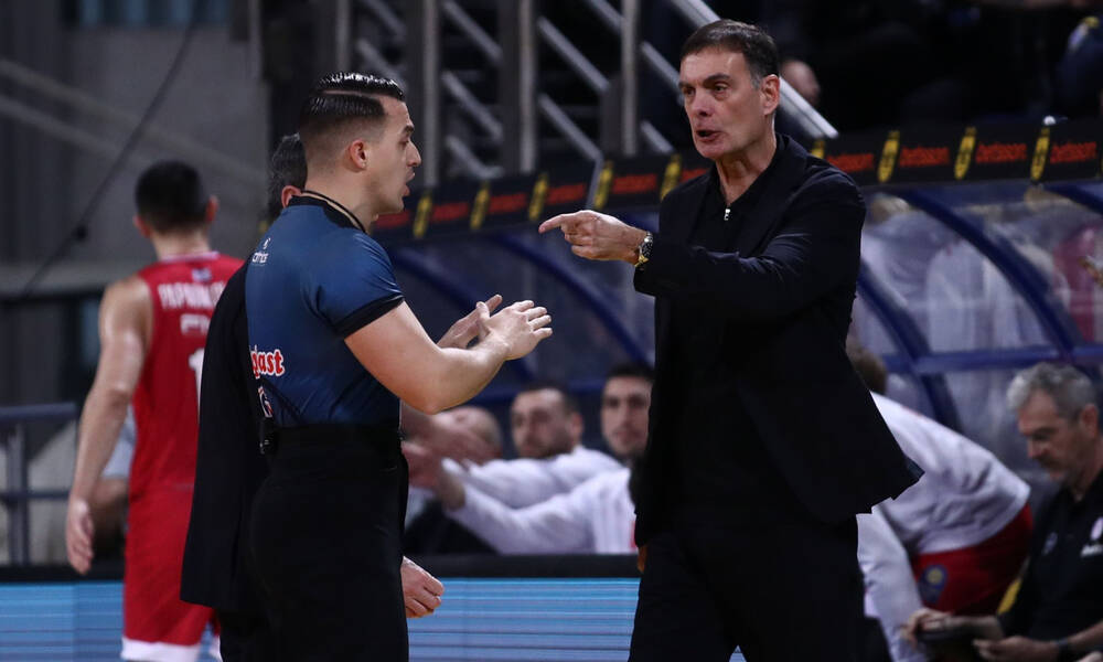 Άρης - Ολυμπιακός: Ένταση με Ουόκαπ και Μπαρτζώκα - «Εξερράγη» η εξέδρα