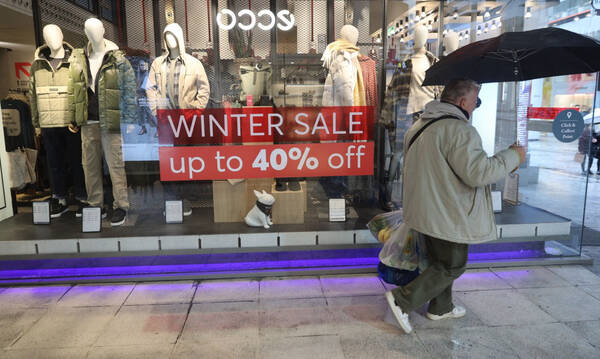 Χειμερινές εκπτώσεις 2026: Ανοιχτά Κυριακή τα καταστήματα – Τι ώρα θα κλείσουν