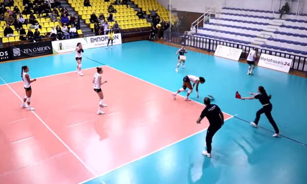 Κομμάτια από το ταβάνι έπεσαν σε αθλήτρια στο Άρης – Α.Ο. Θήρας (βίντεο)