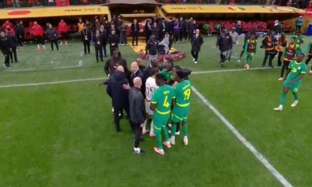 Κόπα Άφρικα: Χαμός στον τελικό - Αποχώρησε για λίγο η Σενεγάλη μετά από πέναλτι για το Μαρόκο στο 98