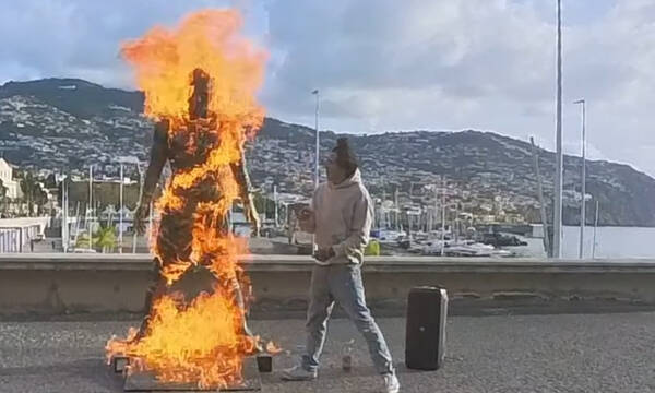 Κριστιάνο Ρονάλντο: Συναγερμός στην Πορτογαλία! Νεαρός έβαλε φωτιά στο άγαλμα του «CR7» (βίντεο)