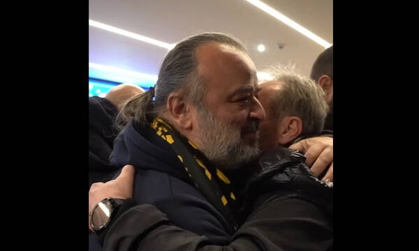AEK: Η «θερμή» συνάντηση του Μάριου Ηλιόπουλου με τον Μιχάλη Κασάτη – Δείτε βίντεο