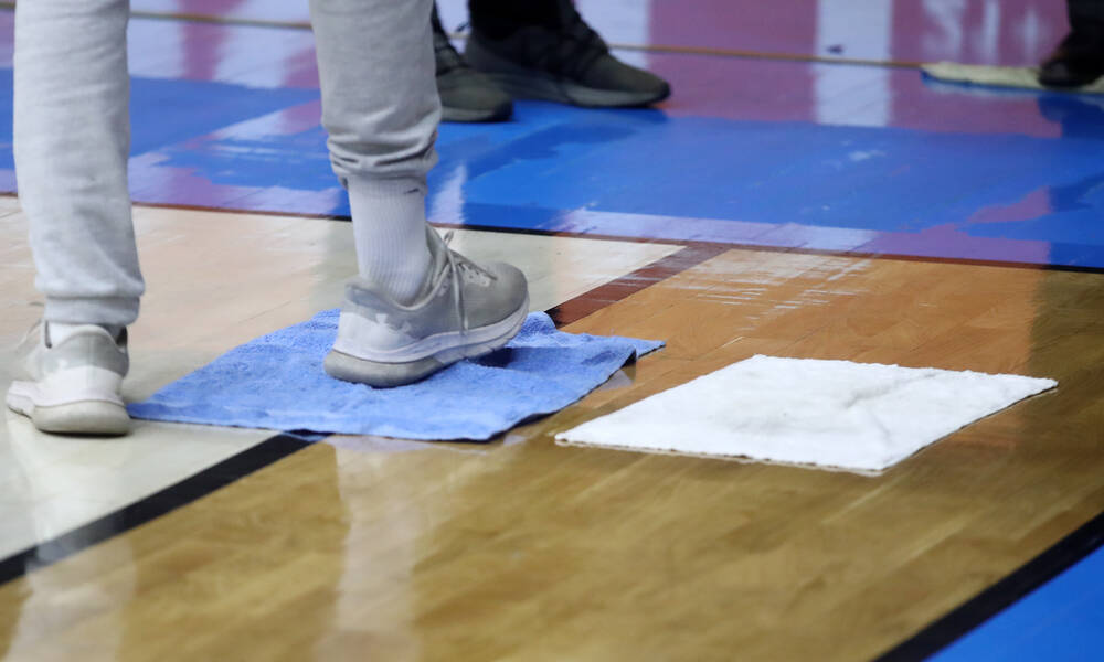 Αναβλήθηκε το Περιστέρι – Σαραγόσα, έσταζε νερό η οροφή 