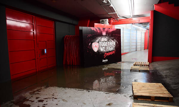 Πλημμύρισε και πάλι το ΣΕΦ - Αγωνία για το ματς της ομάδας μπάσκετ γυναικών του Ολυμπιακού 