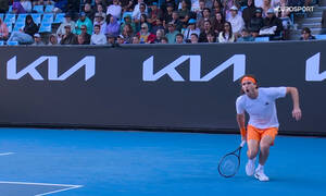 Στέφανος Τσιτσιπάς: Τρομακτικός τραυματισμός στο Australian Open (pics)