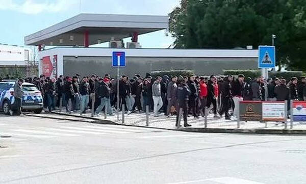 Ντου οπαδών στην προπόνηση της Μπενφίκα του Μουρίνιο και του Παυλίδη