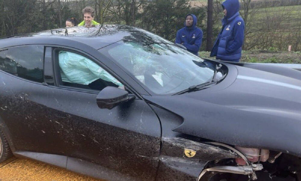 Τροχαίο για τον Κόλο Μουανί - Διέλυσε τη Ferrari του