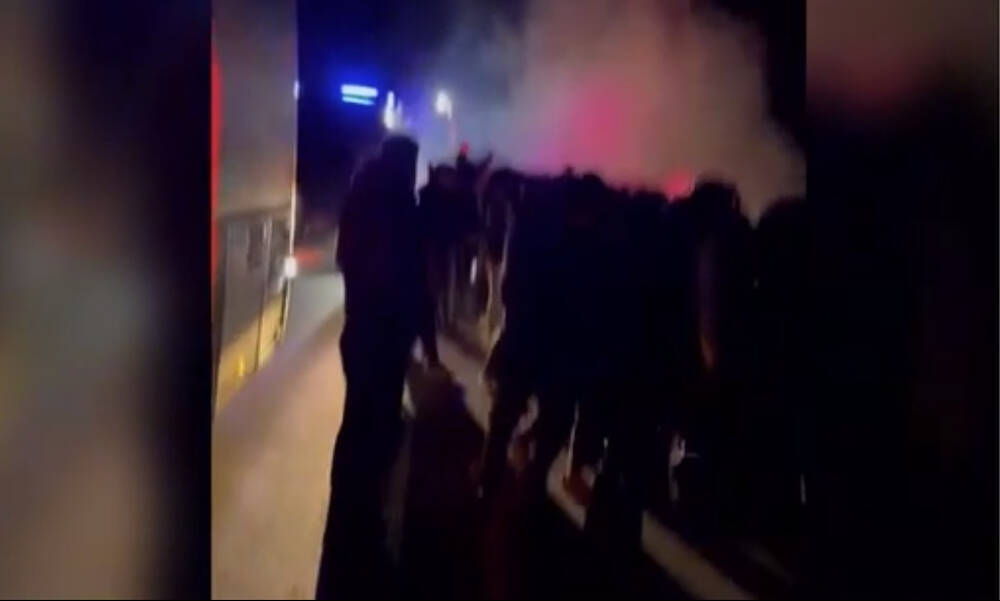 Ανατριχίλα στη Ρουμανία: Φίλοι του ΠΑΟΚ τραγουδούν συνθήματα στο σημείο της τραγωδίας (video)