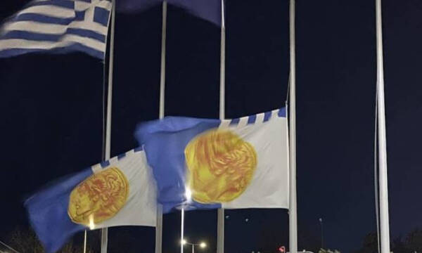 Μεσίστιες οι σημαίες στο Δημαρχείο της Θεσσαλονίκης