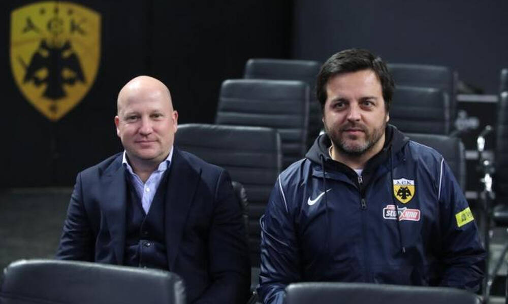 ΑΕΚ: Η ομάδα ποδοσφαίρου στο πλευρό των παικτών του Ντράγκαν Σάκοτα