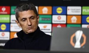 Λουτσέσκου: «Πρέπει να δείξουμε πως είμαστε κοντά στις οικογένειες» 