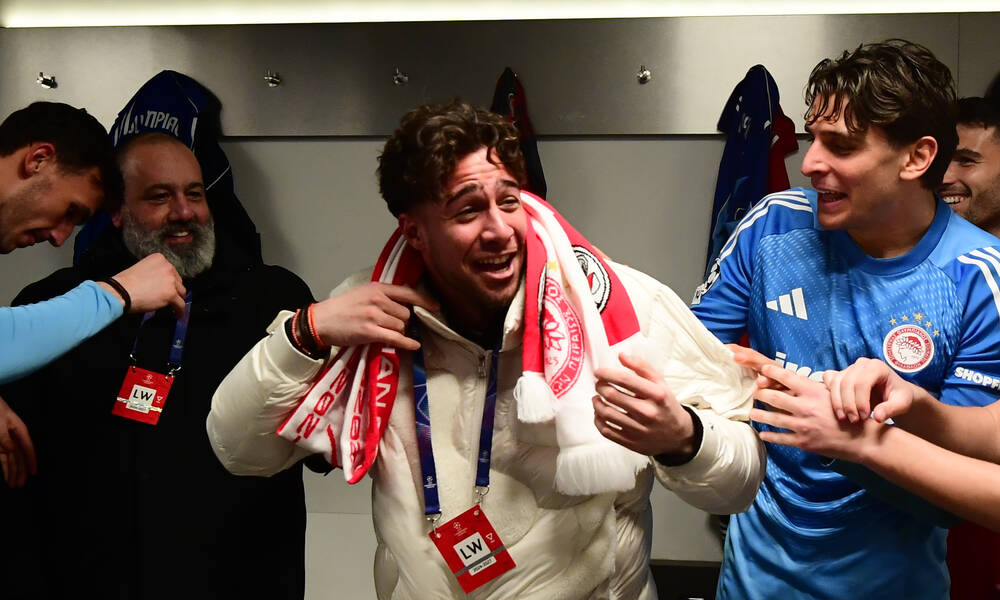 Άγιαξ - Ολυμπιακός: Στα «ερυθρόλευκα» αποδυτήρια ο Κωστούλας - Το πάρτι για την πρόκριση