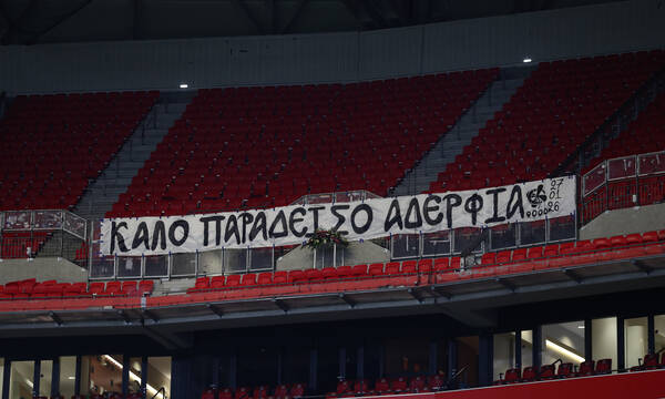 Τροχαίο στη Ρουμανία: «Καλό παράδεισο αδέρφια» - Το συγκλονιστικό πανό των φίλων του ΠΑΟΚ στo γήπεδο