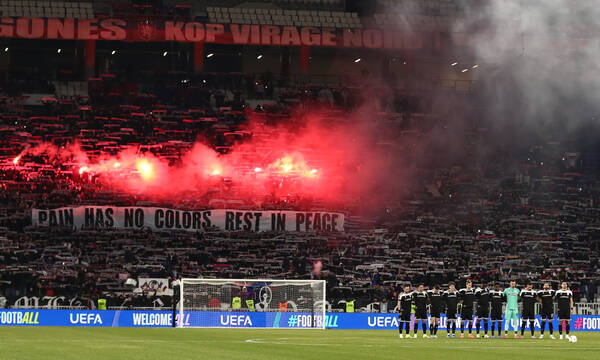 Λιόν – ΠΑΟΚ: Ούτε «ανάσα» δεν ακούστηκε στο ενός λεπτού σιγή | «Ο πόνος δεν έχει χρώμα...»