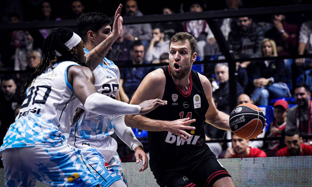 Μία αγωνιστική στον Βεζένκοφ για την προσπάθεια να γρονθοκοπήσει τον Πετρόπουλο