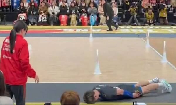 Αθλητής βόλεϊ δίδαξε την «τέχνη της συγγνώμης» και έγινε viral - Η κίνηση που άφησε άπαντες άφωνους