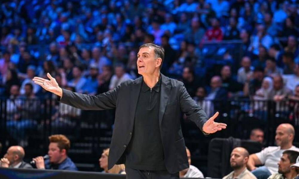 Οπαδός έβρισε τον Μπαρτζώκα και εκείνος ανέβηκε στην εξέδρα - Δείτε βίντεο