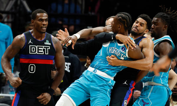 NBA: Πανικός στο Χόρνετς – Πίστονς! Ένταση, γροθιές και τέσσερις αποβολές – Δείτε βίντεο
