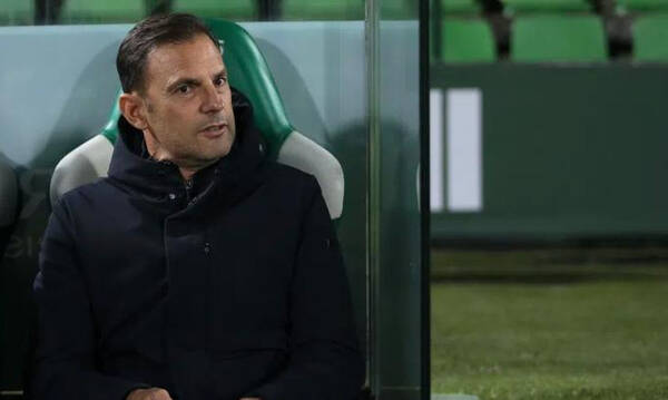  A Bola: «Στην πόρτα της εξόδου της Ρίο Άβε ο Συλαϊδόπουλος»